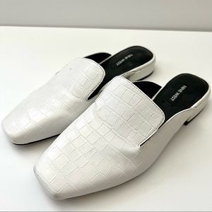 Nine West White Textured Leather Slip On Mules Sz 7